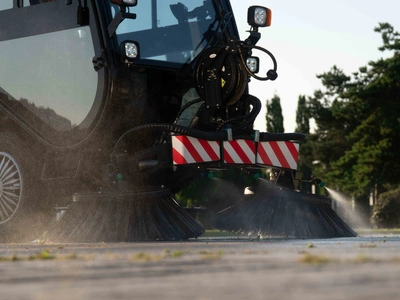 Подметально-уборочная машина SmartSweeper RG-8240